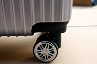 Шок -поглощение левого серебряного колеса, поддерживающая винт