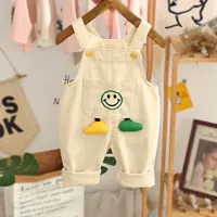 Улыбающееся лицо с одиночными брюками, бежевыми ногами