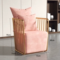 Розовый диван