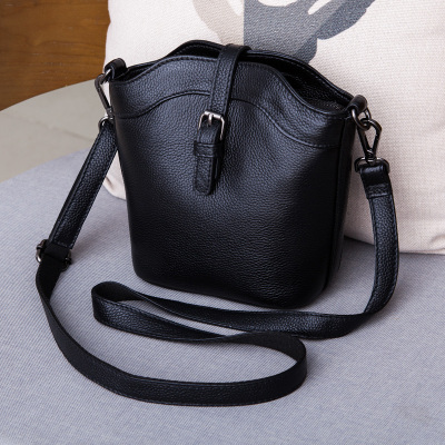 Hong Kong mini bag 2022 new fashion all-match leather small bucket bag women's portable soft leather shoulder messenger bag