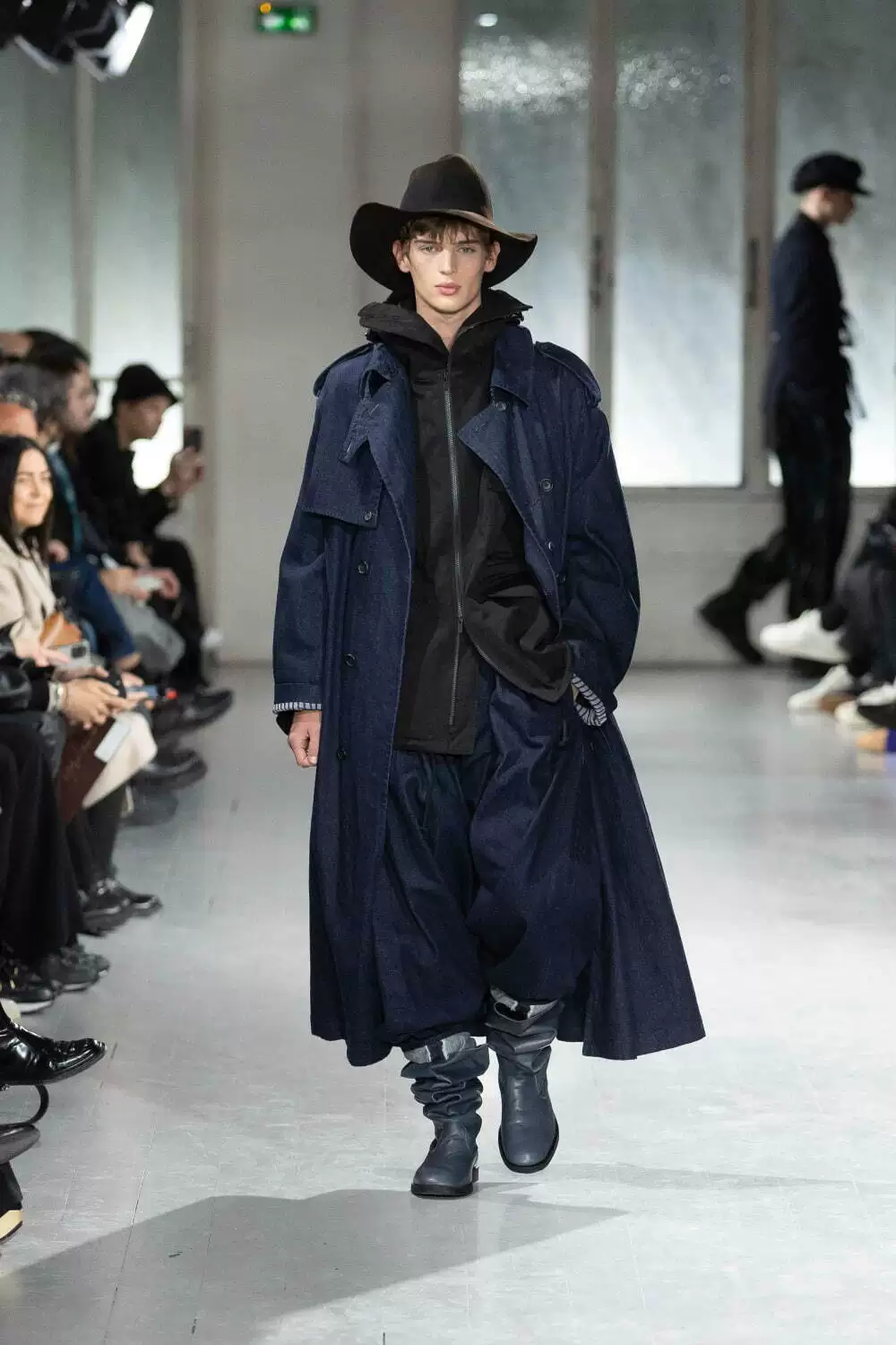 Япония закупки Ямамото Ямамото 23AW Look 23 джинсовая ткань плечевой раздел двойной — двубортный плащ
