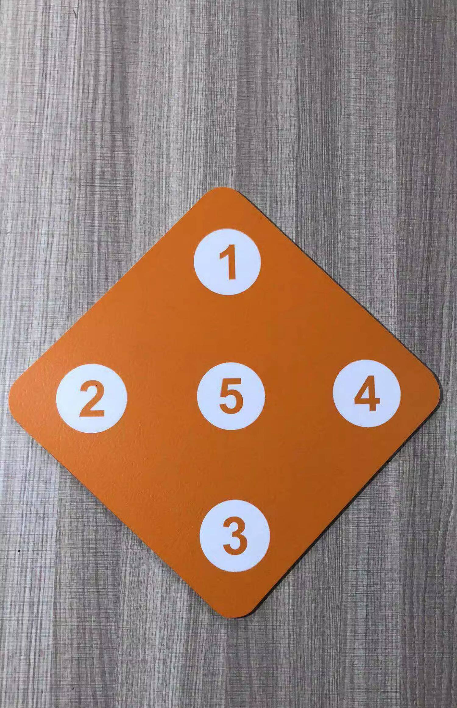 Электрическая рапира 击剑训练剑靶挂墙墙靶家用家庭训练壁挂五孔耐刺耐磨皮不易破损 Far from positive