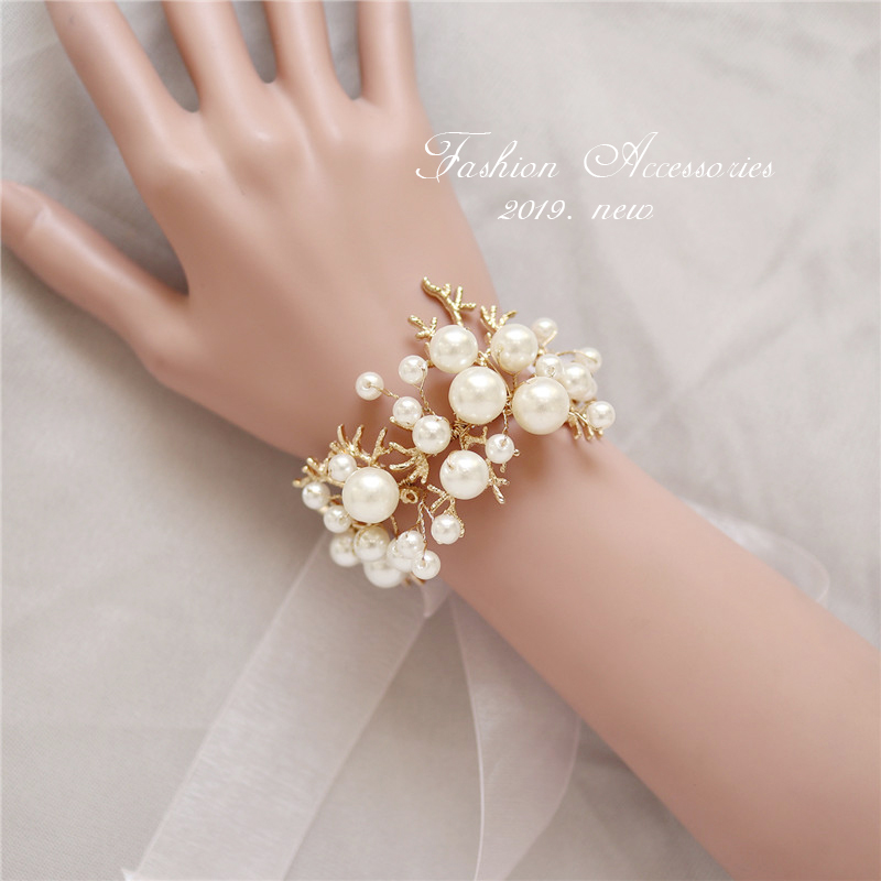 Korean bride wrist flower bridesmaid sister group hand flower European wedding luxury high-end golden pearl bracelet bracelet