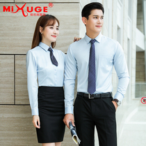 Men and women with long-sleeved white shirts Men's professional suits and work clothes are sold in the bank's work clothes