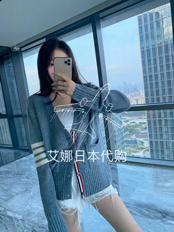  Thom browne 20 autumn winter new V neckline sweater Academy wind long sleeves 100 hitch cardiovercoat