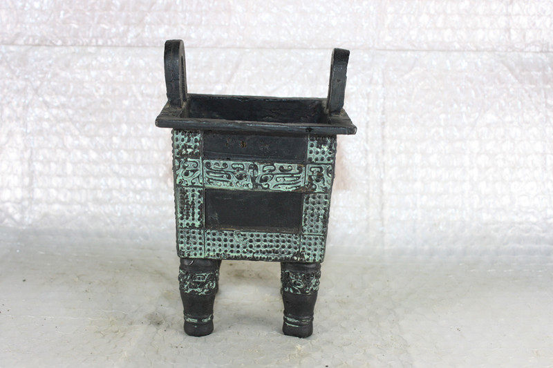 Antique Bronze Ware Shang Tripod Lost Wax Method Foundry Black Lacquer Tiger Rust Collection Canon