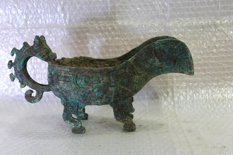 Imitation ancient bronzeware Western Zhou Late Qi Waiting for the black lacquer tiger rust collection Jiaokui Antiquity Ancient Play