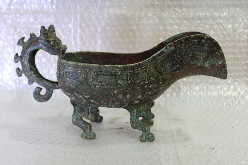 Antique Bronze Late Western Zhou Dynasty Qi Housi Black Lacquer Tiger Rust Ornament