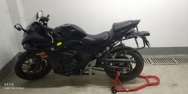 GSX250R bên hộp bên kệ hộp treo hộp sửa đổi đường phố GSX250 chạy xe máy không thấm nước hộp phía sau hộp bên - Xe gắn máy phía sau hộp thùng sau xe máy nhỏ gọn