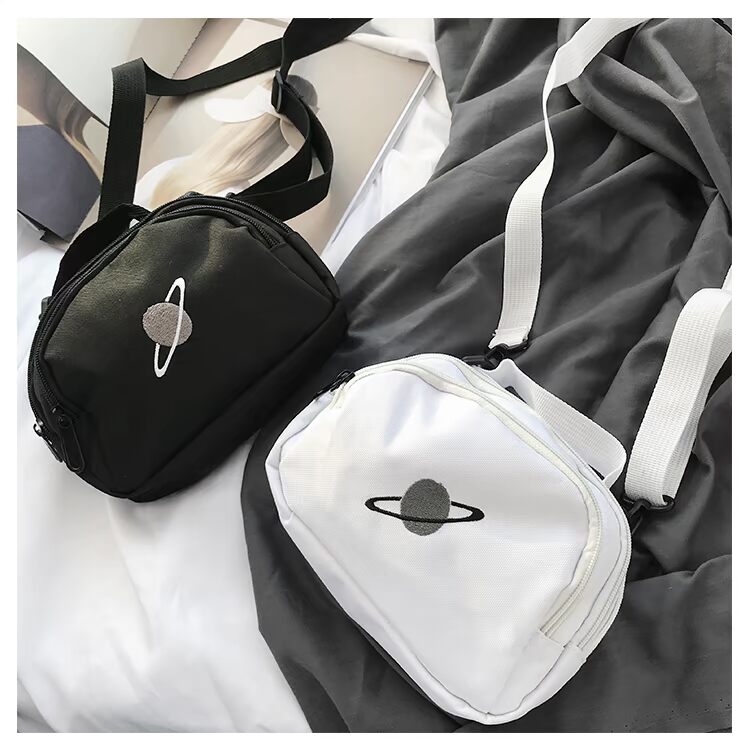 KAFKAsSHOP Hành tinh nhỏ Túi đeo vai thêu Túi tròn nhỏ Tide Harajuku Sinh viên nam và nữ tui xach
