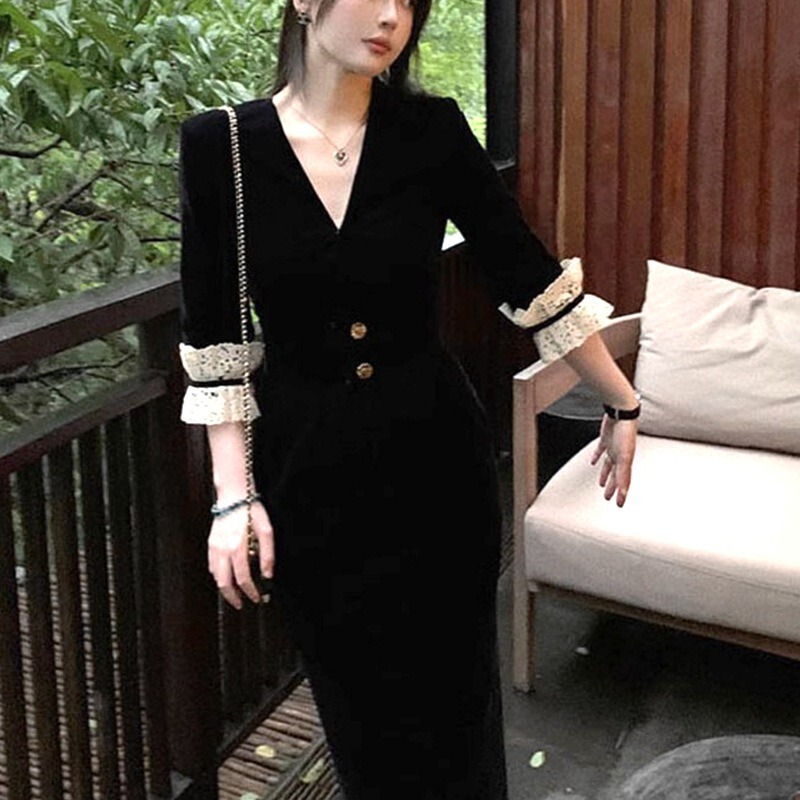French-Style Hepburn-Inspired Black Velvet Dress with an Elegant Waist-Cinching Design, High-End Luxury Niche Gown for Women
