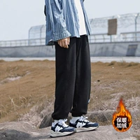 Размер черного бархата меньше и один размер