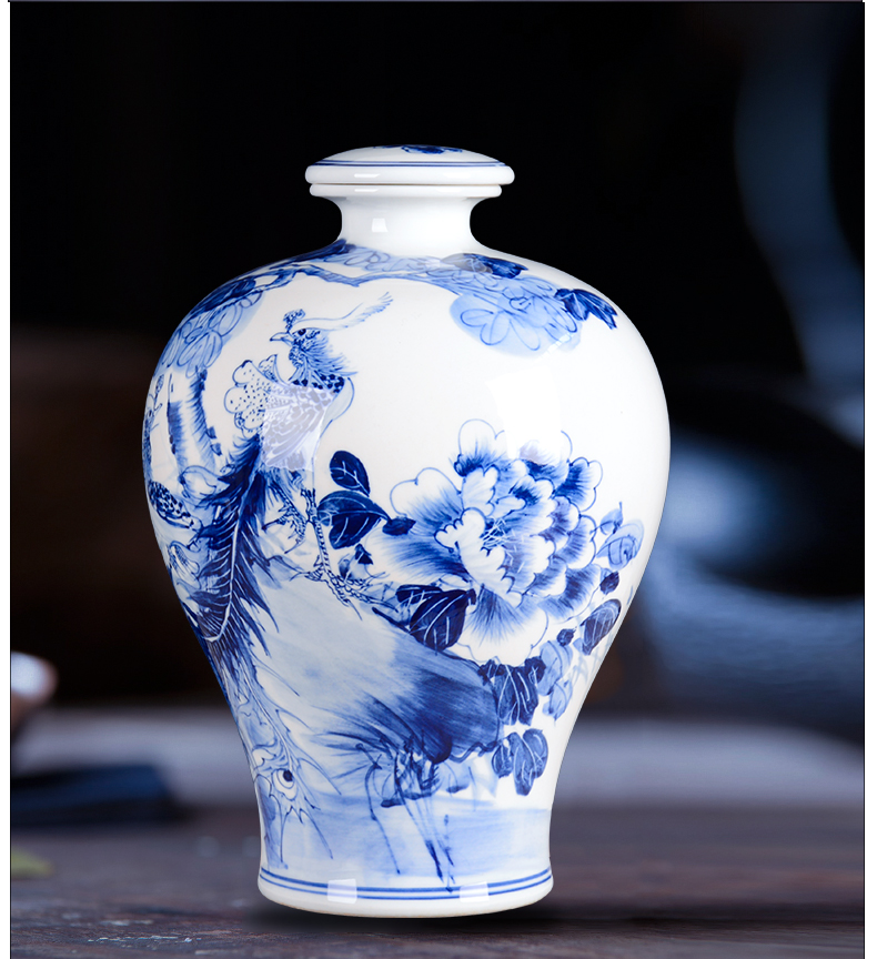 Jingdezhen ceramic art bottle hand - made peacock blue and white porcelain is the empty bottles 10 jins sealed bottle furnishing articles