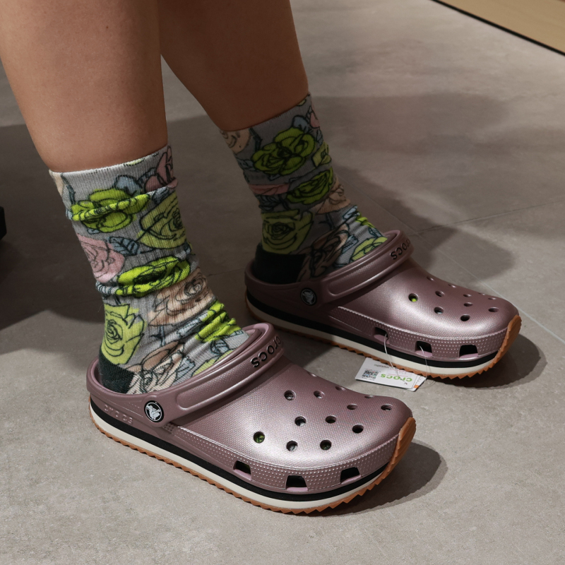 Crocs Clogs for Men and Women, Metal Retro Lightweight New Style Couple Beach Sandals 214107