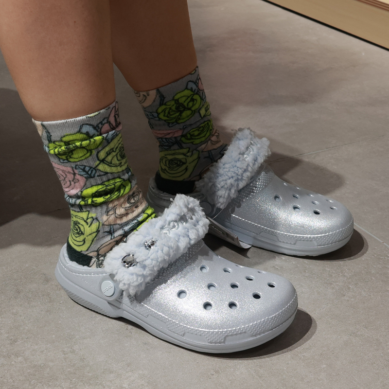 Crocs Warm Cotton Clogs, Crocs Classic Sheepskin Metal White Model, Fleece-Lined Cotton Slippers for Men and Women 214545
