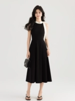 Черные карманы с задней пряжкой