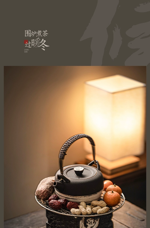 Shangyanfang cẩn thận lựa chọn ngọn lửa than để pha trà xung quanh bếp, bếp than nhỏ trong nhà trong nhà, ấm trà cổ điển Nhật Bản ấm áp thiết bị pha trà