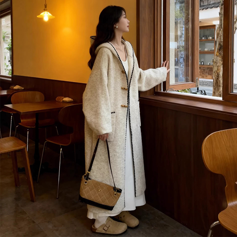High-End Hooded Long Sweater Coat with Horn Buttons for Women, Lazy Style, Loose and Slimming, Autumn and Winter Retro Knitted Coat