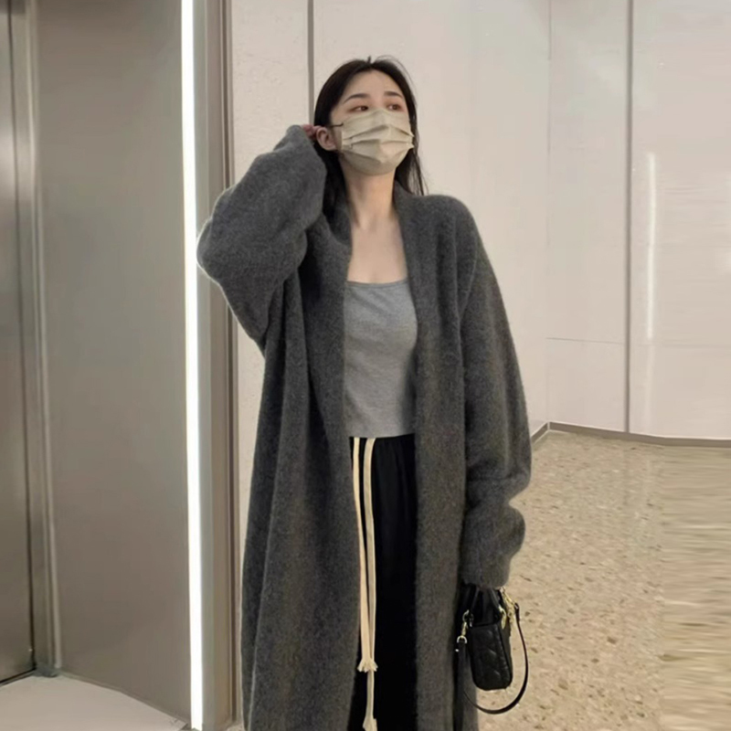 Mid-Length Over-The-Knee Sweater Coat for Women in Autumn and Winter, Gentle and Lazy Style, Thickened Gray High-End Knitted Cardigan Coat