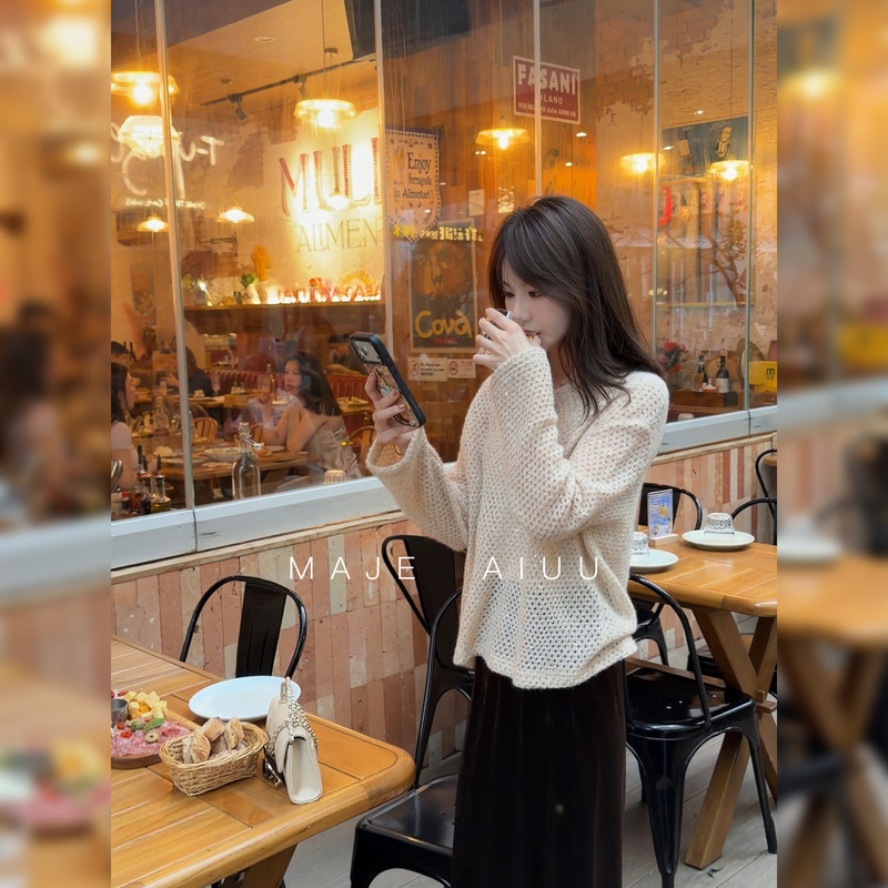 Majeaiuu Ma Xiaojie [Xiangxiang] Wool Luxury Style Beaded Hollow Mesh Long Sleeve Knit Sweater for Women, Slimming Effect