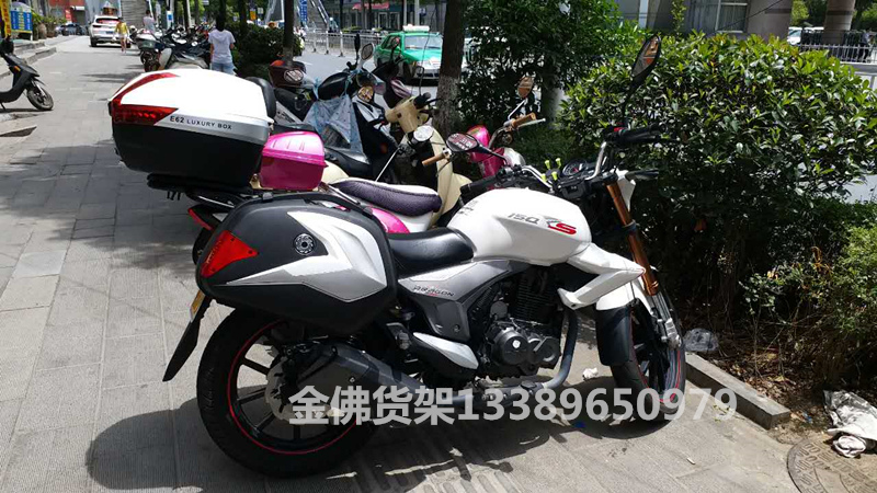 Benelli Red Baolong TNT150 hộp bên Hộp bên đỏ Ba Long 150 thân sau Hộp đuôi sau móc áo phía sau - Xe gắn máy phía sau hộp cốp đựng đồ xe máy