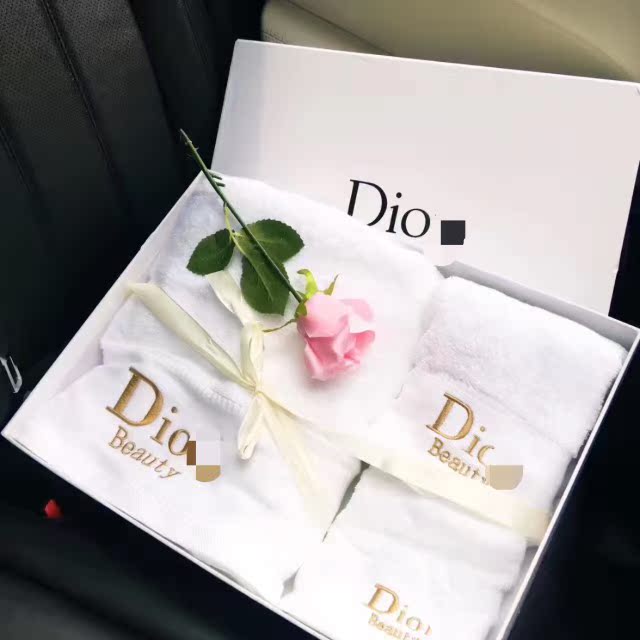 Towel Gift Box Set of Three Pieces, Pure Cotton, Absorbent, Lint-Free, Couple Style Face Towel, Bath Towel, Square Towel Towel Gift Box Set of Three Pieces, Pure Cotton, Absorbent, Lint-Free, Couple Style Face Towel, Bath Towel, Square Towel
