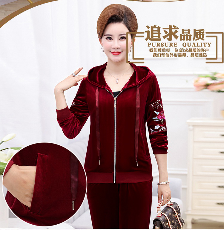 Mùa thu mẹ phù hợp với phụ nữ trung niên nhung vàng thể thao và giải trí hai mảnh 4050 tuổi trung niên quần áo phụ nữ quần áo trung niên
