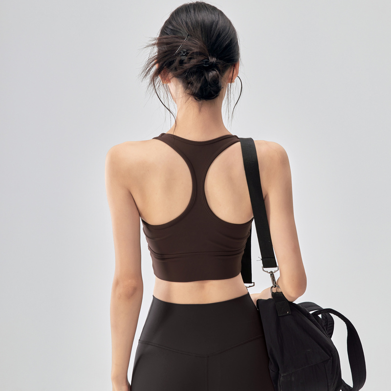 Fitness Girl Wears Yoga Vest with Chest Pads, Shock-Proof Sports Bra, Racerback Beautiful Back Pilates Training Bra