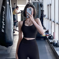 Черный бюстгалтер