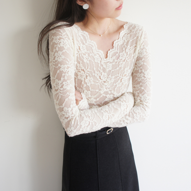 Lost and Found Fluffy and Gentle Lace V-Neck Apricot-Colored Base Shirt Long-Sleeve Top Shirt for Gentle Layering