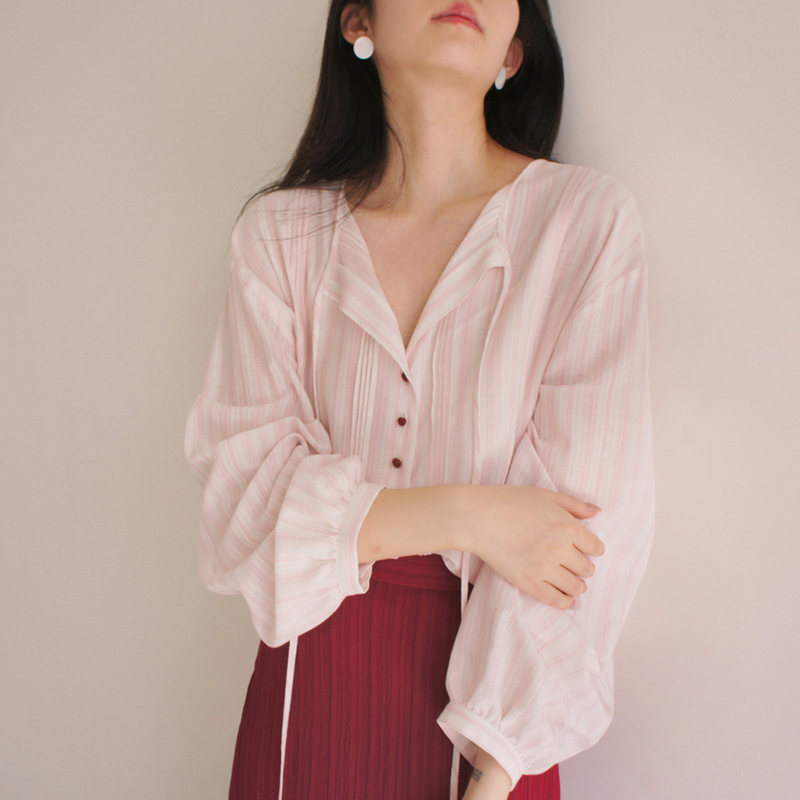 Lost and Found Light Pink Contrasting Color Heart-Shaped Lantern Long-Sleeve Tie-Neck Loose Shirt