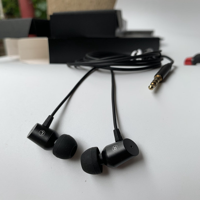 Bass in-ear metal mobile phone wire control headset American with wheat earplugs out of European ZOPO eating chicken headphones
