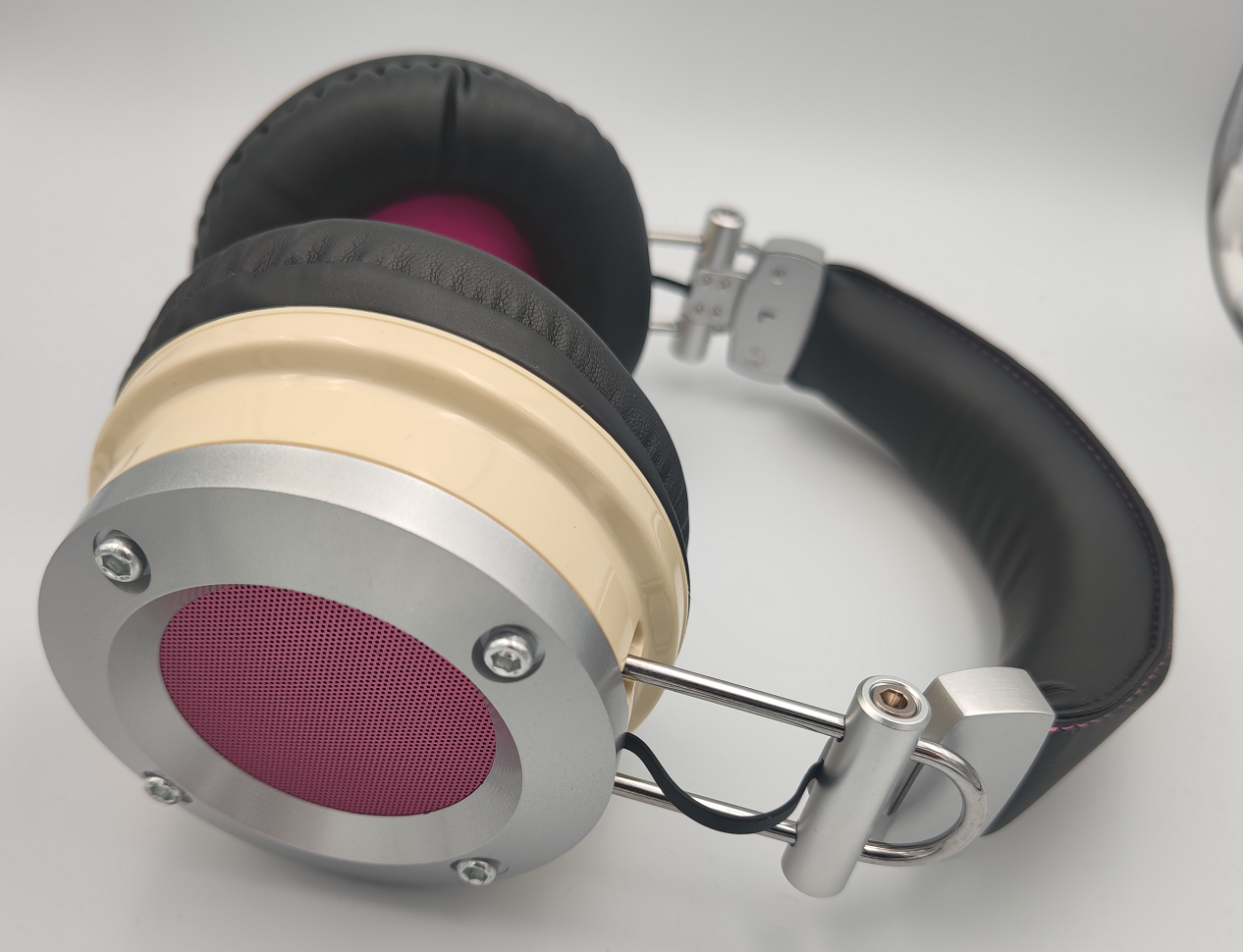 Avantone Pro MP1 closed multimodal DJ single track recording stereo remix listening headphones