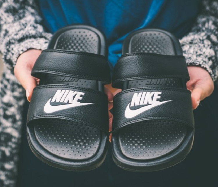 Nike BENASSI DUO ULTRA SLIDE Đôi dây đeo Ninja Đôi dép 819717-010 / 100 - Dép thể thao dép lốp