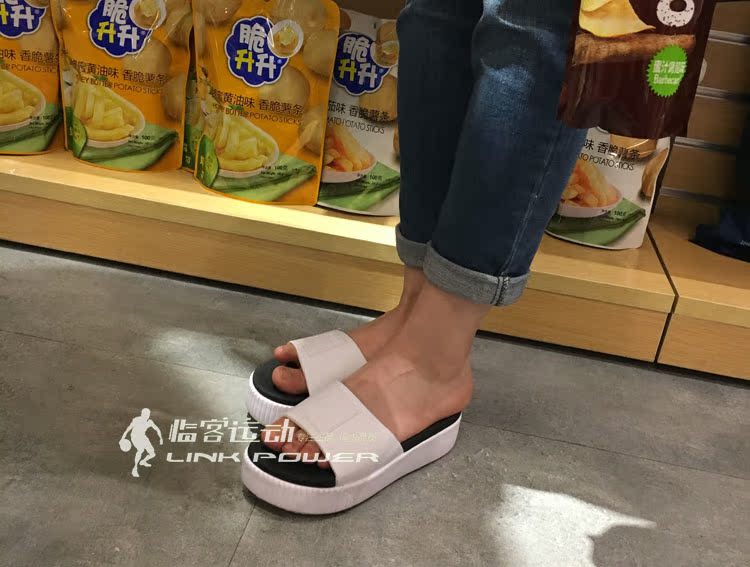 Nền tảng Puma / Puma Giày đế bệt màu đen và trắng của phụ nữ Giày dép giản dị 366121-01 / 04 - Dép thể thao dép louis vuitton