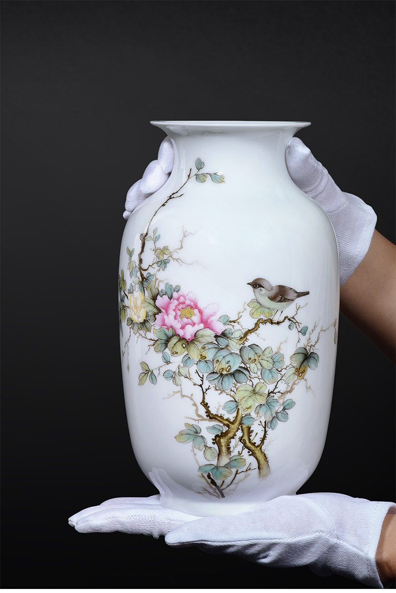 Jingdezhen ceramics by hand China wind restoring ancient ways is the sitting room flower vase furnishing articles of Chinese style decoration decoration process