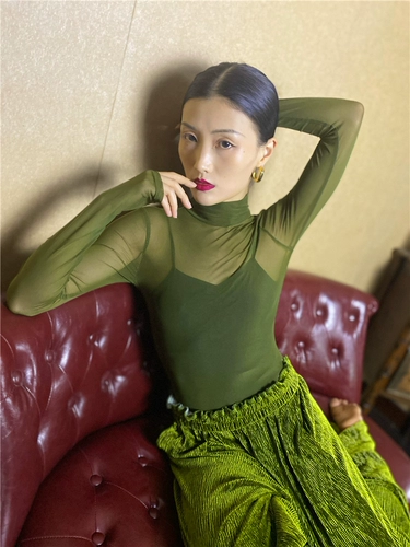 Wyz покрыл новое красивое сетевое марле, соединенное армейским зеленым темпераментом с высоким уровнем чистого цвета сексуальное сетчатое платье