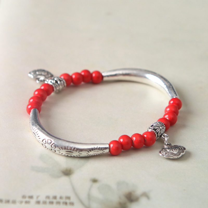 QingGe jingdezhen act the role ofing is tasted little fresh flower glaze porcelain bead bracelet with girlfriends picking hundred Mr Market. I source