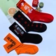 ins Harajuku Net Red Text Vớ dài của nam và nữ Học viện thủy triều Quốc gia Gió Hàn Quốc Street Dance Hip Hop Skateboard Socks - Vớ sợi tre