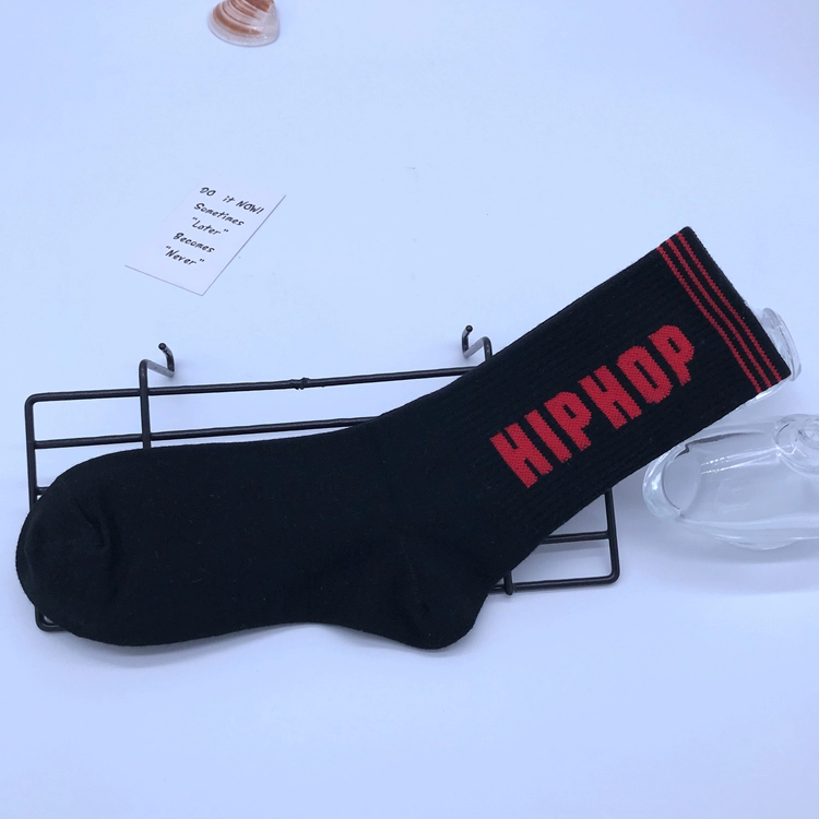 Châu Âu và Hoa Kỳ thời trang đường phố trượt ván hip-hop đường phố trong ống mỏng nam và nữ màu đen và trắng với vớ cotton dài