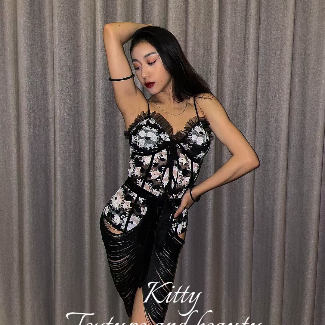 Wei Wei dance suit, black and white floral lace sling, velvet tassel skirt, Latin dance practice suit