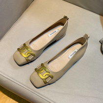 Coarse and shallow stomata Women 2021 Summer new fashion 100 hitch Han version Metal buckle temperament Founder low heel