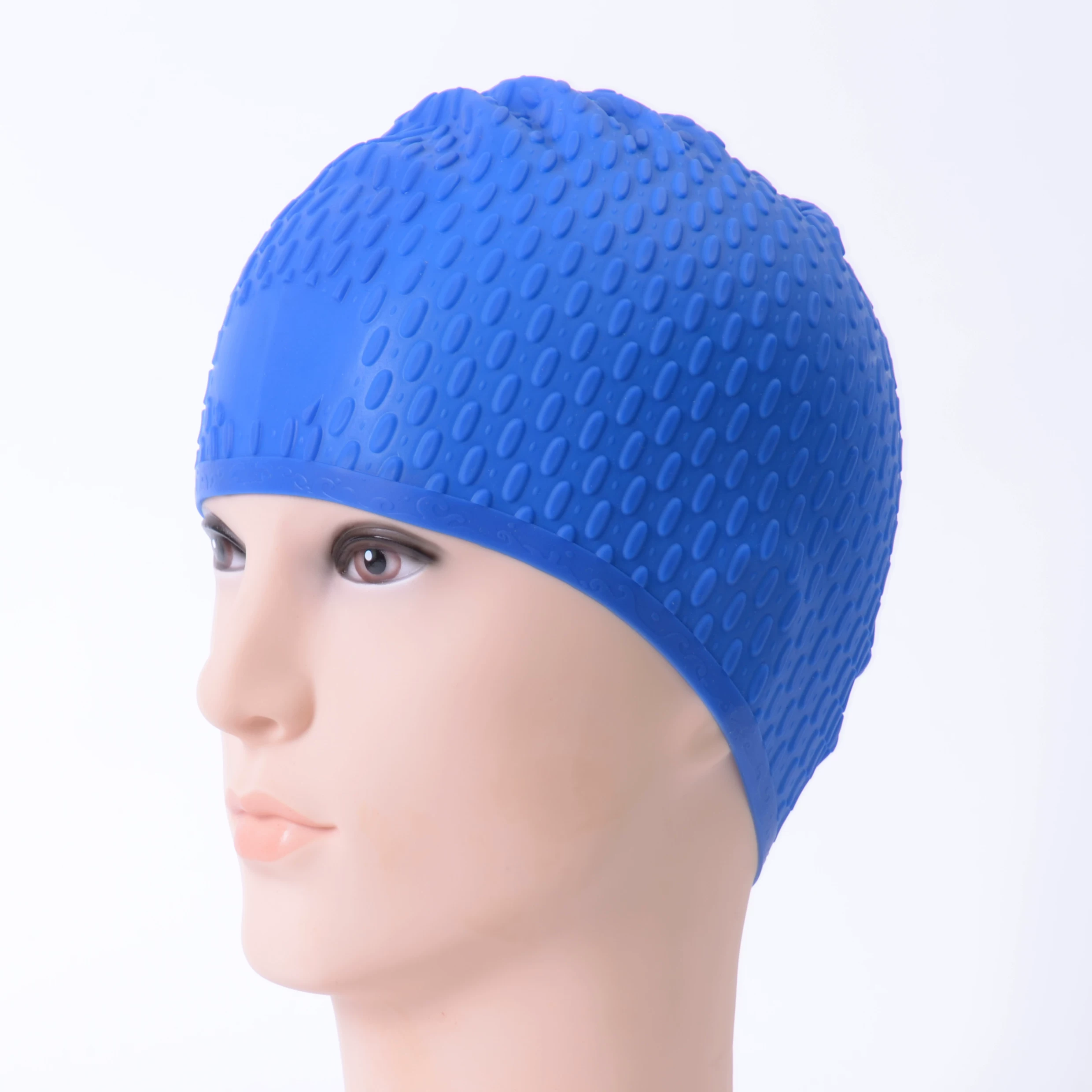 Спортмастер шапочка для бассейна. Шапочки спортивные для бассейна. Шапки для бассейна цвет кожи. Jess шапочка для бассейна. Синяя шапка для бассейна с пупырышками.