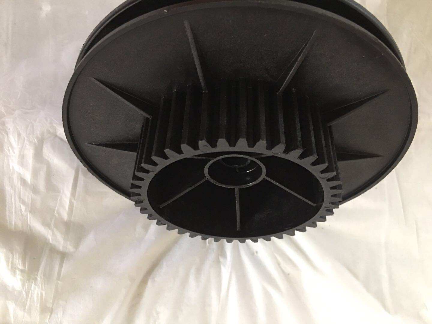 Rotary table gear universal in the hand-push-type sweeper