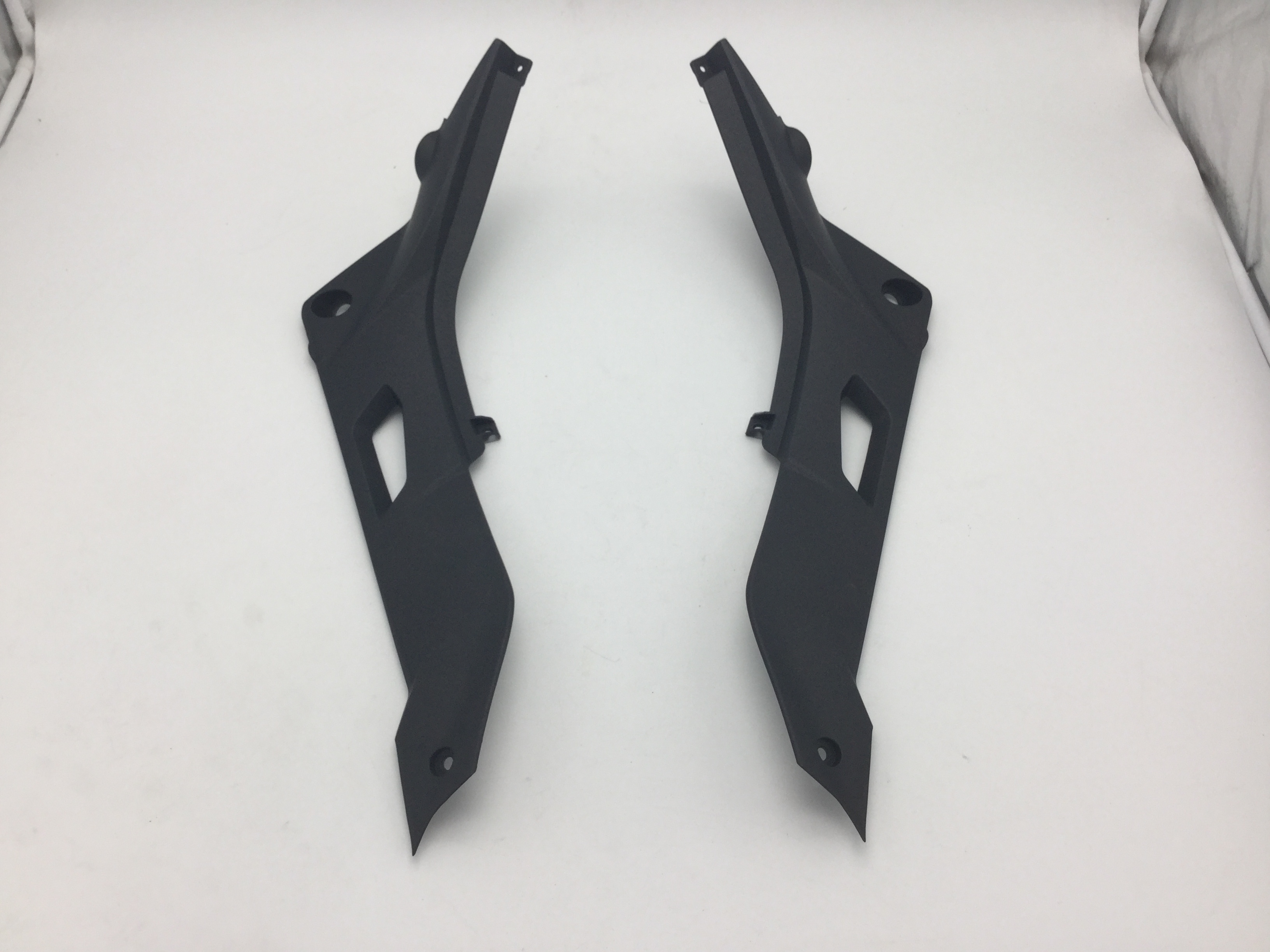 Locomotive accessories apply Qianjiang TNT150 left and right protection plate Red Baolong BJ150-29B seat cushion decorative plate