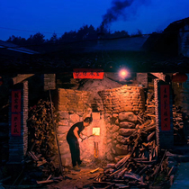 (Zhang Xi·Master firewood celadon) The live broadcast of the dragon kiln a master of Chinese crafts and arts industry