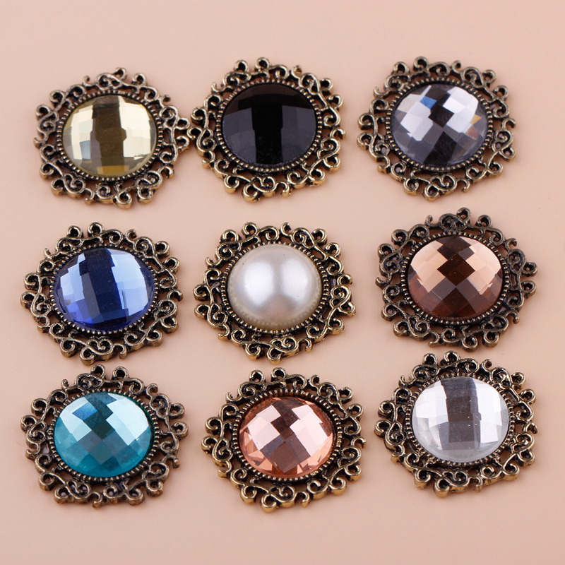 Alloy accessories Mobile phone protective shell DIY jewelry accessories Bronze flower round pearl rhinestone flower plate buckle Mobile phone sticker diamond material