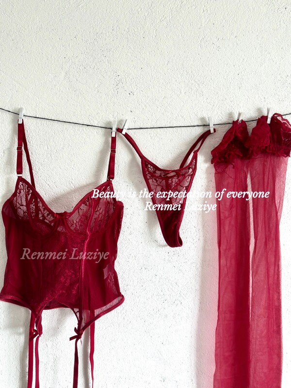 Renmeiluziye【Out of Reach】High-End Vintage Sexy Lace Christmas Lingerie Set That Makes You Look Slimmer