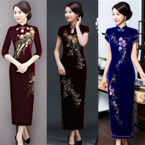 Spring and summer high-end wedding mother Cheongsam long-sleeved middle-aged wedding dress gold velvet long mid-sleeve banquet performance