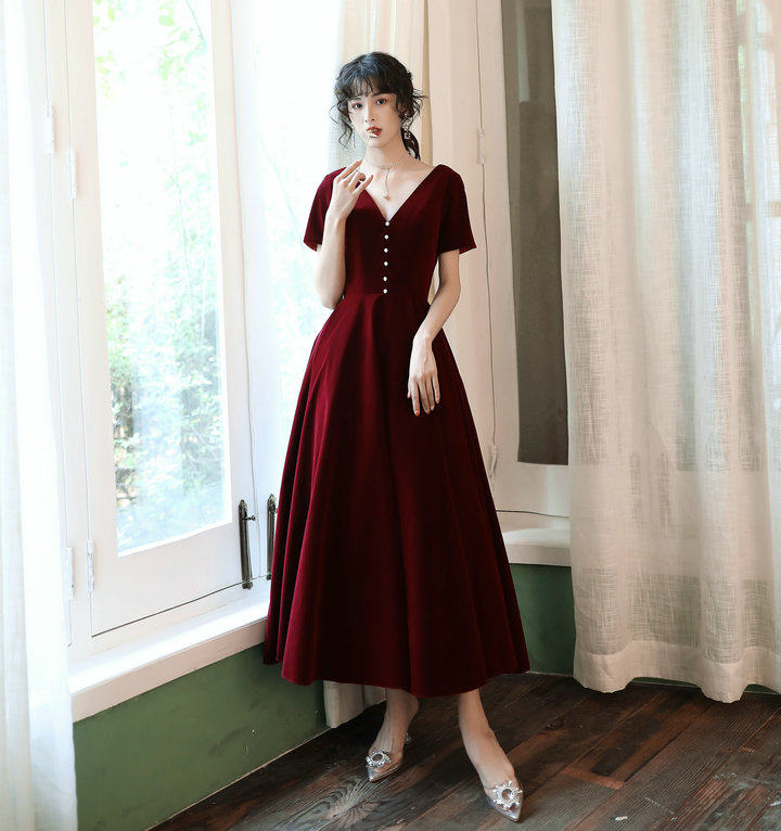 Toast to the bride 2022 new temperament slim red short sleeve velvet small child engaged to host the evening gown woman